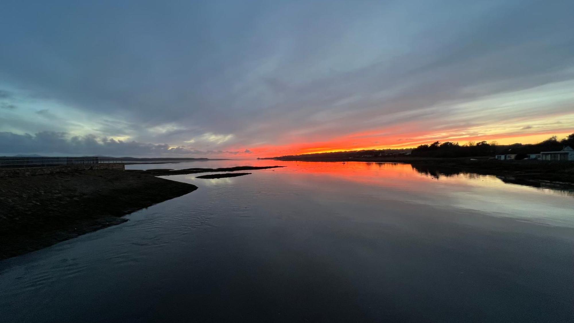 Llanw Malltraeth - Malltraeth Tides Llangadwaladr  Екстер'єр фото